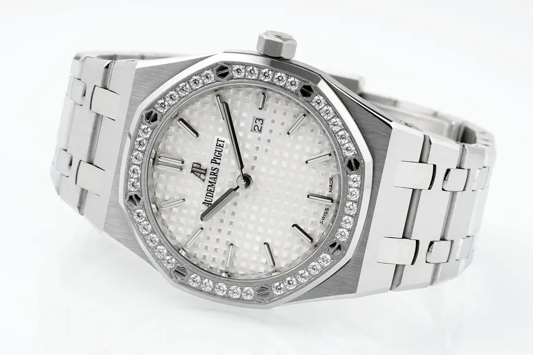 ZF厂爱彼AP67651复刻表：细节控难以拒绝的高颜值女表