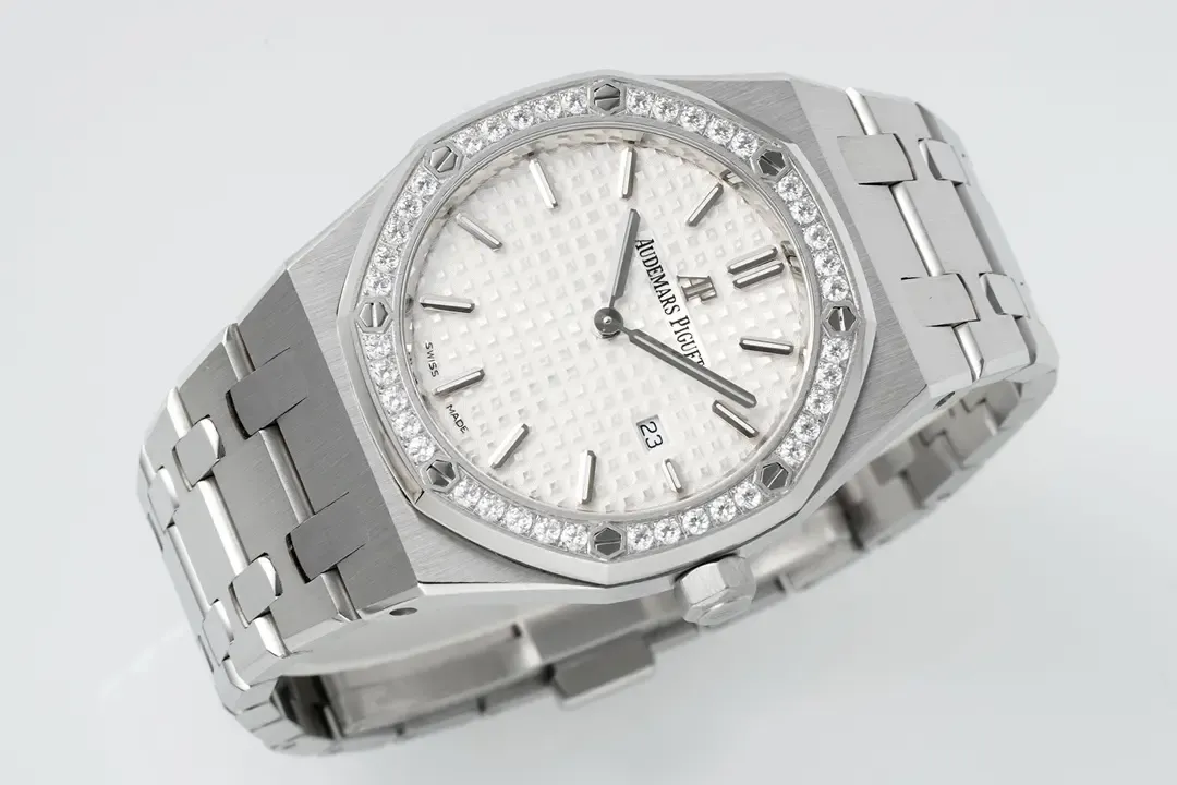 ZF厂爱彼AP67651复刻表：细节控难以拒绝的高颜值女表