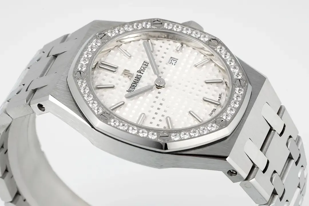 ZF厂爱彼AP67651复刻表：细节控难以拒绝的高颜值女表