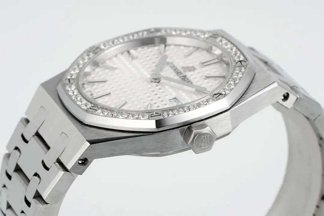 ZF厂爱彼AP67651复刻表：细节控难以拒绝的高颜值女表