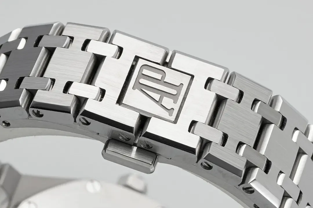 ZF厂爱彼AP67651复刻表：细节控难以拒绝的高颜值女表