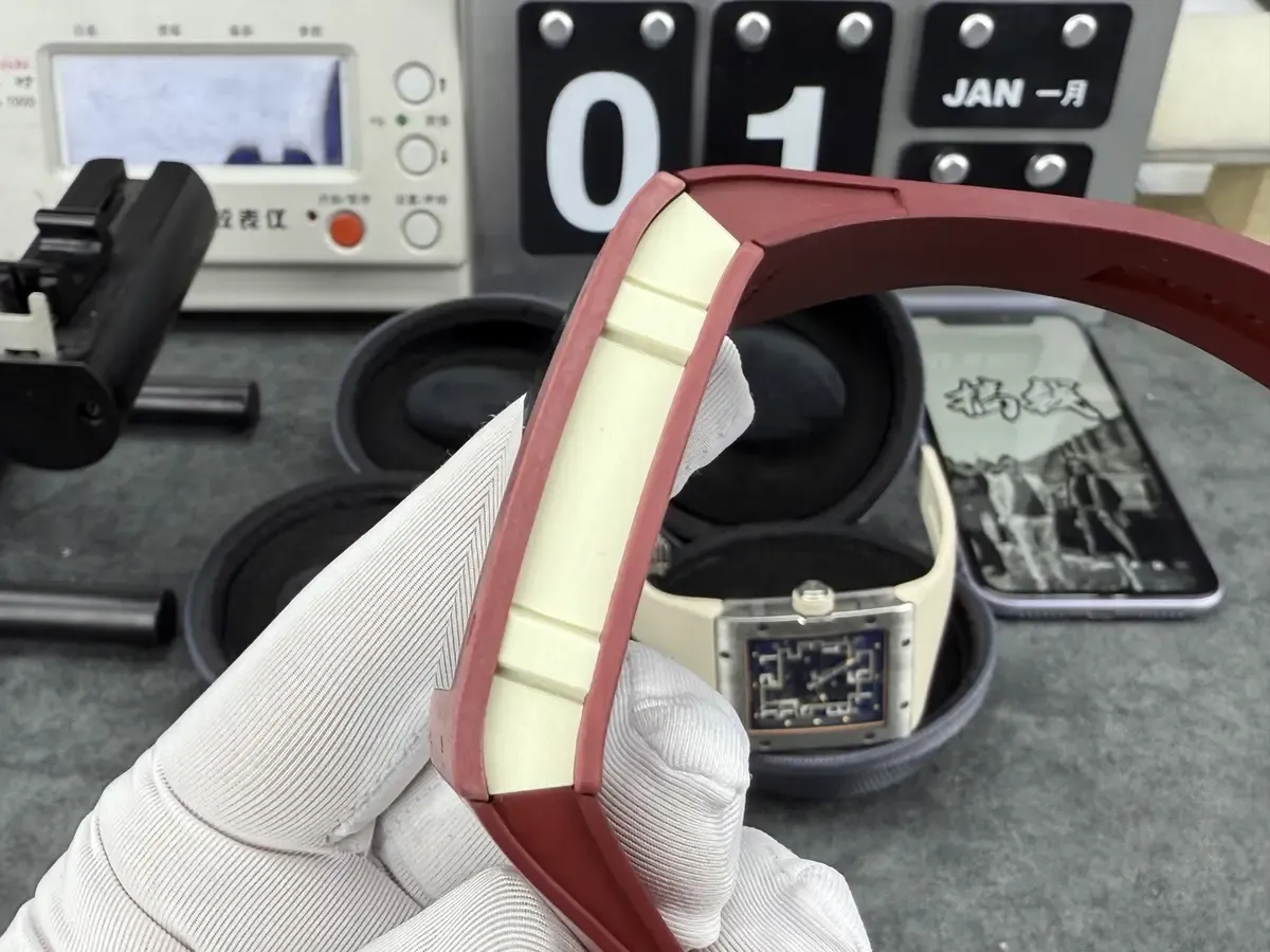 38克真钛颠覆认知！订制理查德RM16-02实测：戴在手上宛如无物，