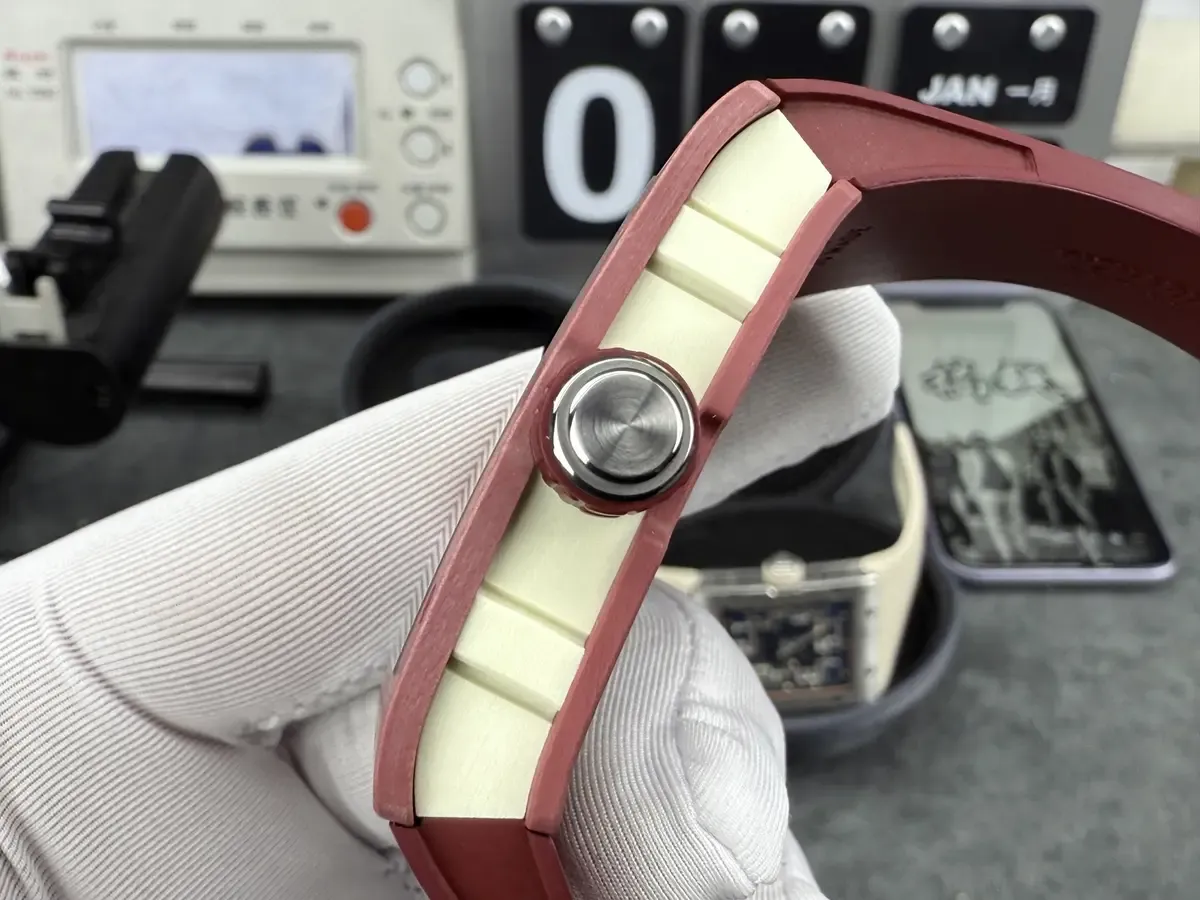 38克真钛颠覆认知！订制理查德RM16-02实测：戴在手上宛如无物，