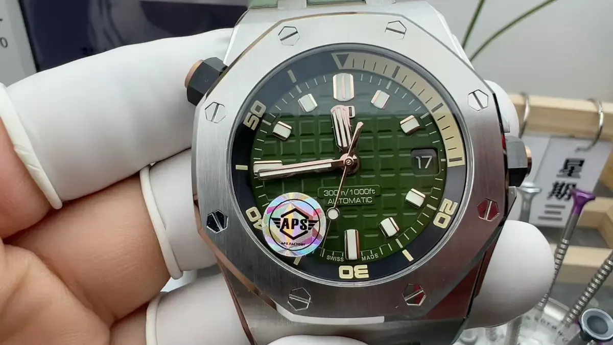 重174克！APS厂爱彼15720牛油果绿详细参数与做工全解析。