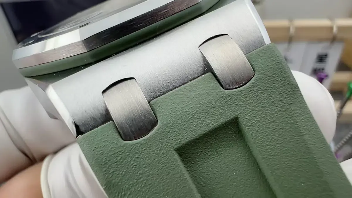 重174克！APS厂爱彼15720牛油果绿详细参数与做工全解析。