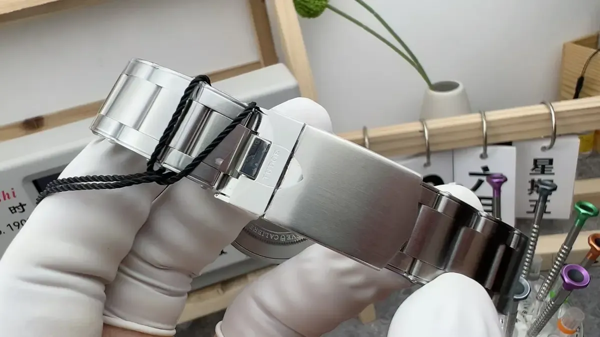 ZF厂帝舵小黑花深度评测：万元质感，千元价格，还能以假乱真？