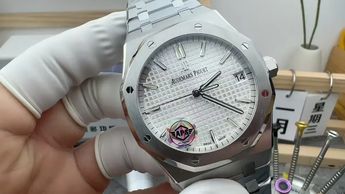 APS爱彼15500深度评测：丹东4302一体机芯+无卡度配重