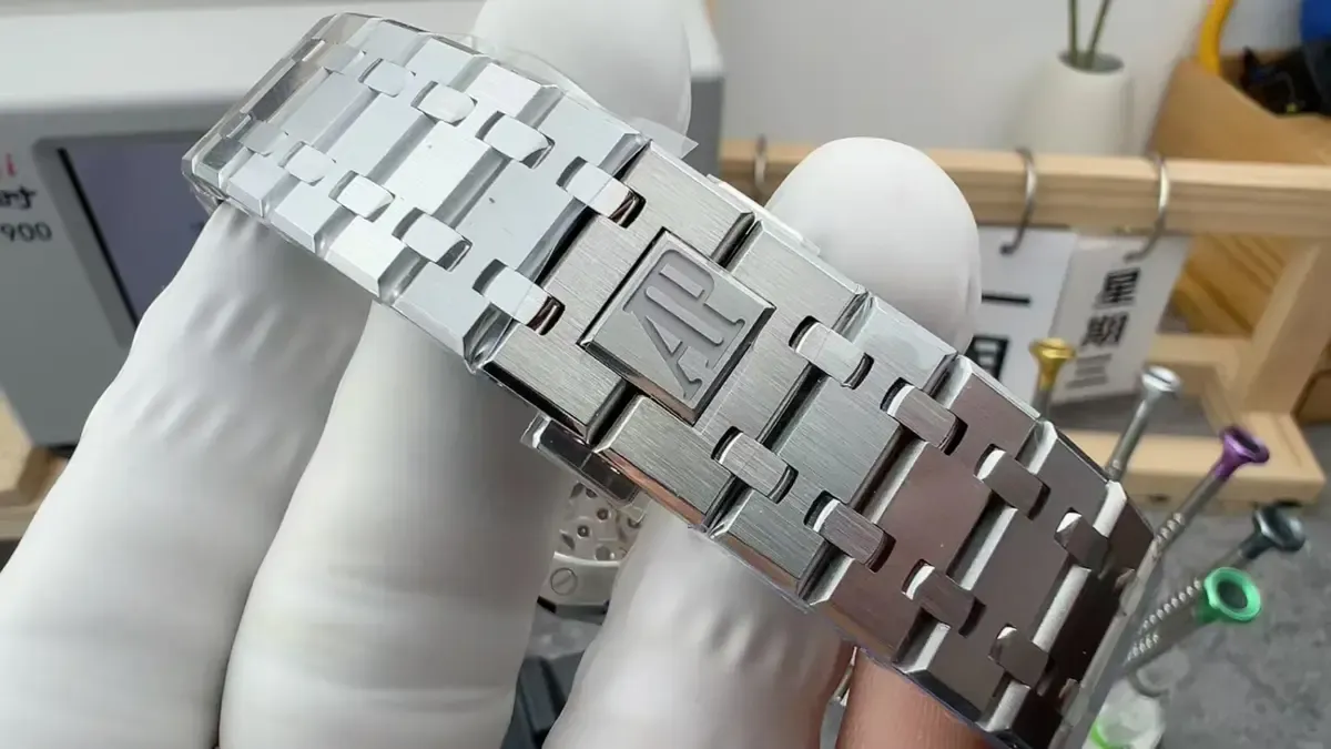 APS爱彼15500深度评测：丹东4302一体机芯+无卡度配重