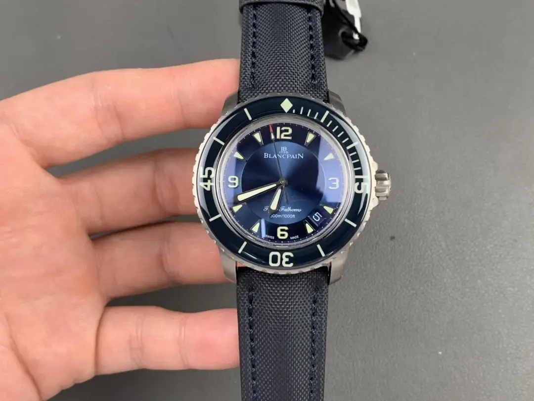 潜水表玩家的终极之选？ZF厂五十噚蓝盘钛壳，是否值得闭眼入？