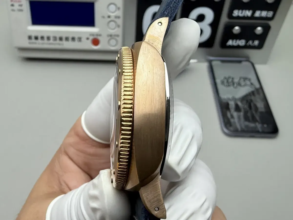 VS厂沛纳海1074青铜表测评：42mm尺寸+135克重量，完美驾驭！