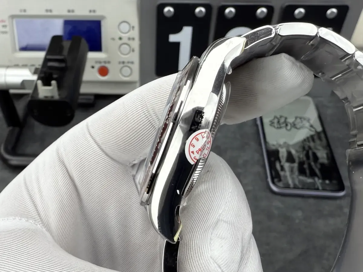 从盘面到机芯全拆解：VS厂冰蓝迪到底值不值得冲？