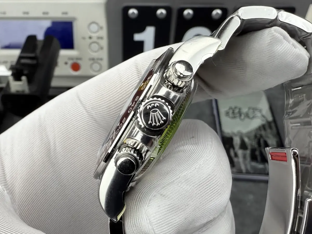 从盘面到机芯全拆解：VS厂冰蓝迪到底值不值得冲？