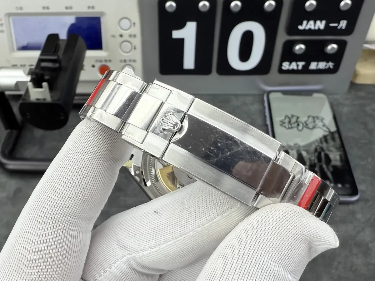 从盘面到机芯全拆解：VS厂冰蓝迪到底值不值得冲？