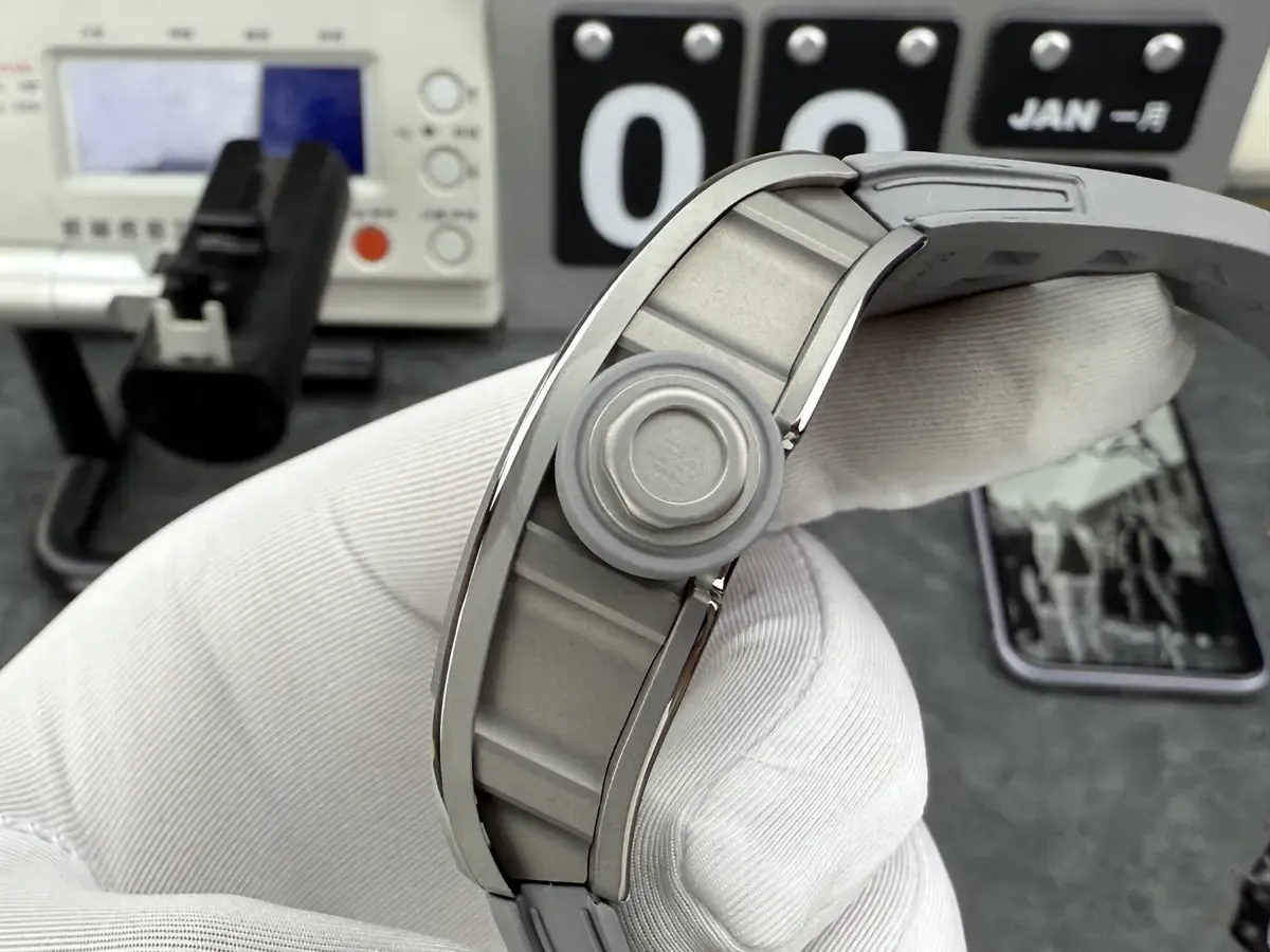 104克灰陶瓷！ZF厂理查德RM055碳化钛材质太硬核了