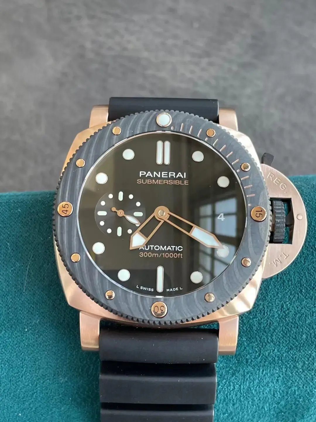 VS厂沛纳海1070红金碳纤维实测，硬汉表也能轻盈上手