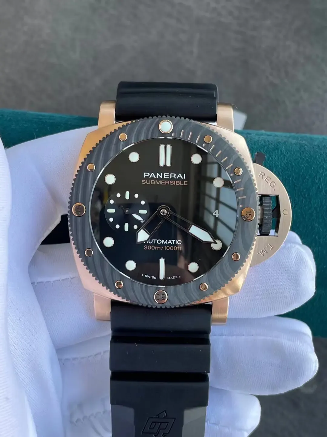 VS厂沛纳海1070红金碳纤维实测，硬汉表也能轻盈上手