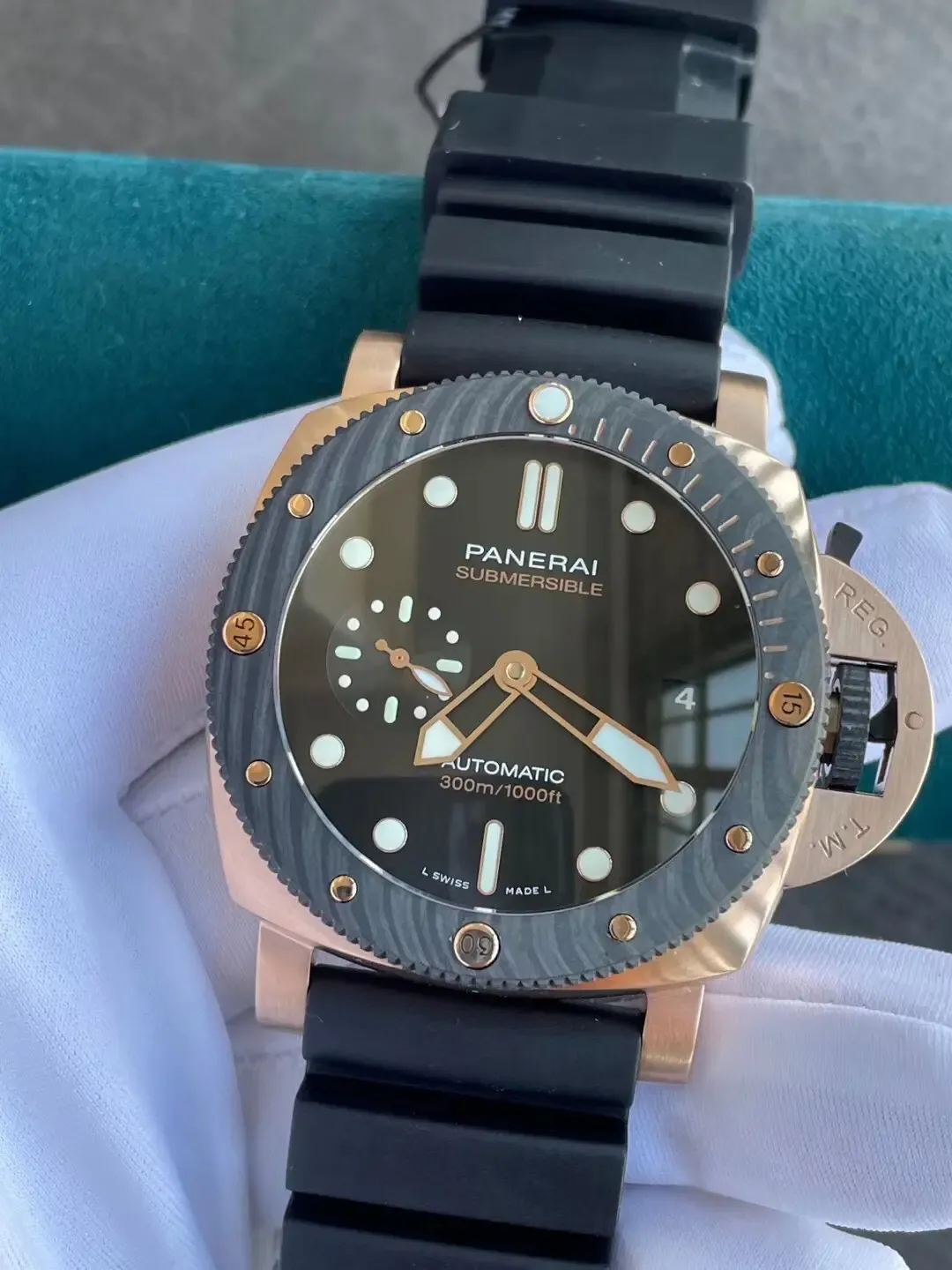 VS厂沛纳海1070红金碳纤维实测，硬汉表也能轻盈上手