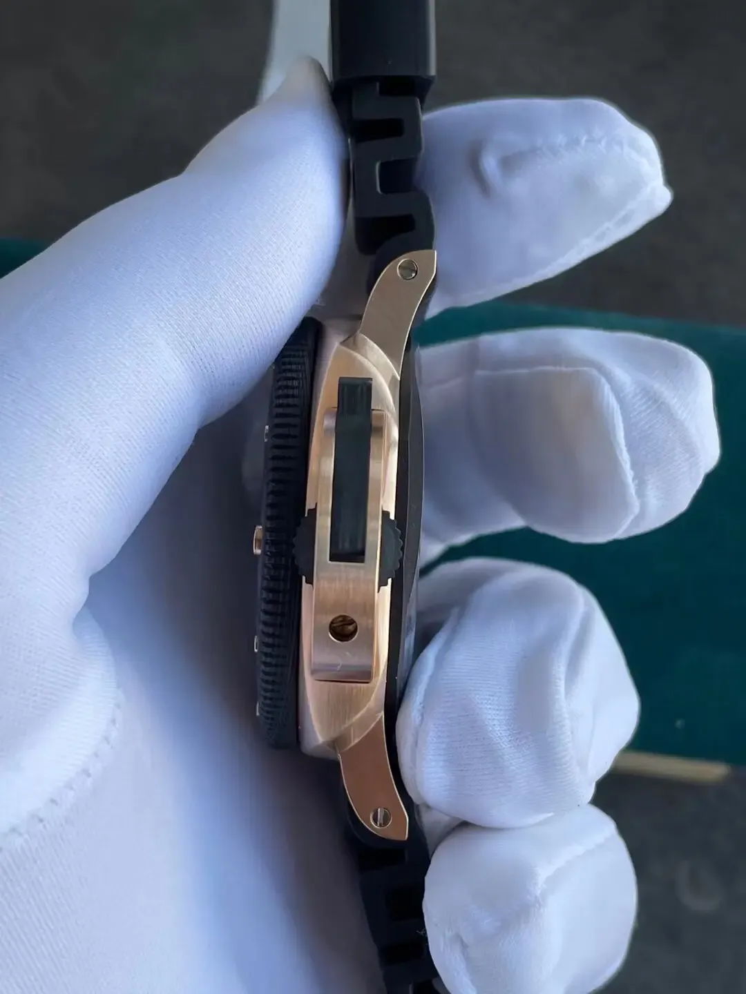 VS厂沛纳海1070红金碳纤维实测，硬汉表也能轻盈上手