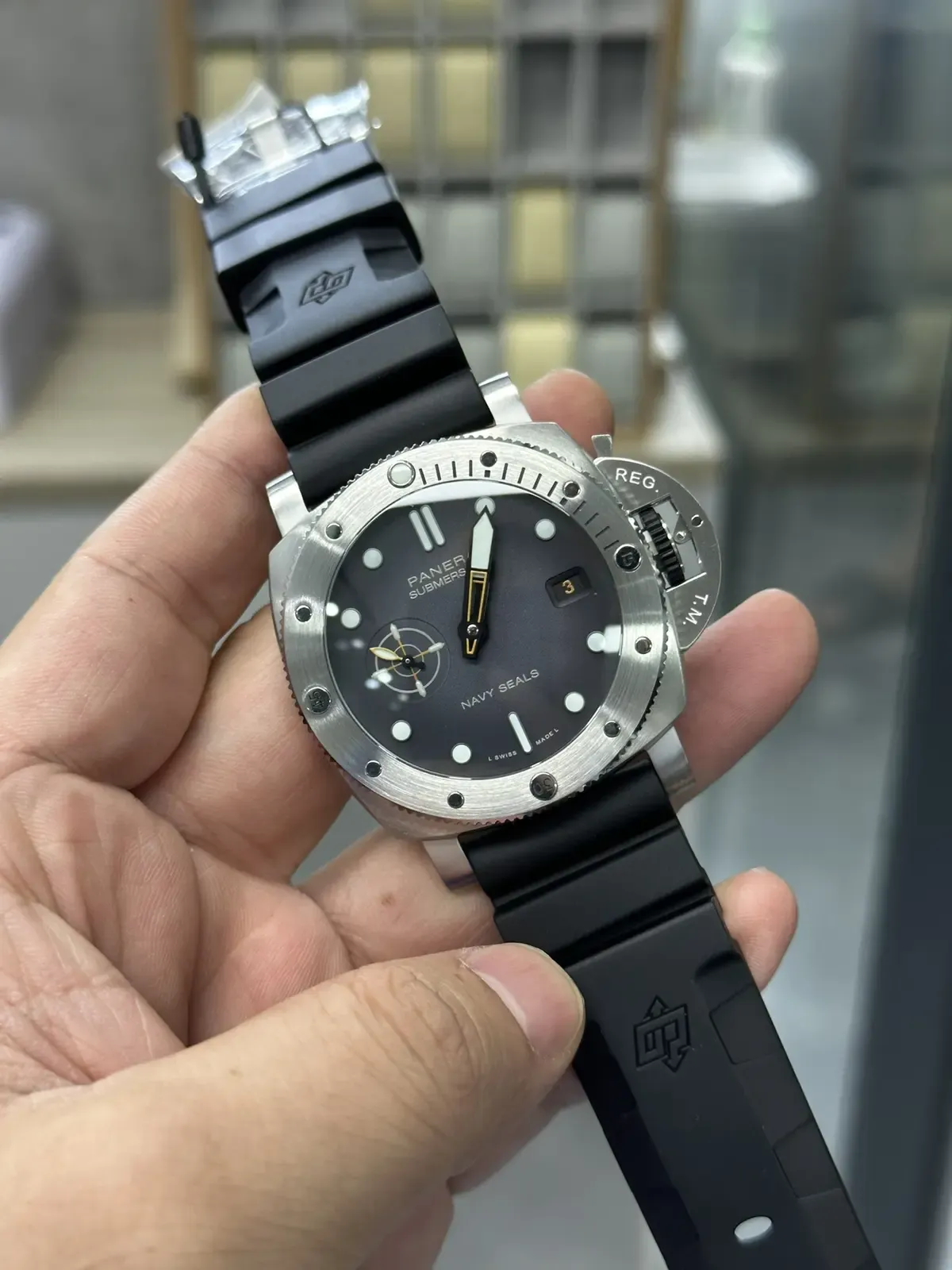 一眼假真相！VS厂沛纳海1323限量版，表城品鉴告诉你答案