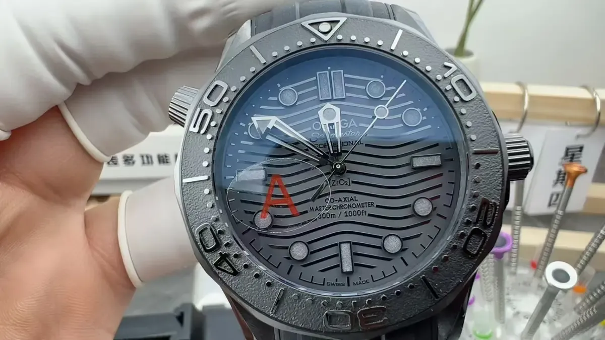 VS欧米茄黑武士8806一体机芯拆解，54小时动储硬核实测