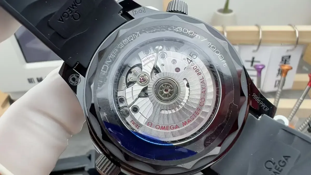 VS欧米茄黑武士8806一体机芯拆解，54小时动储硬核实测