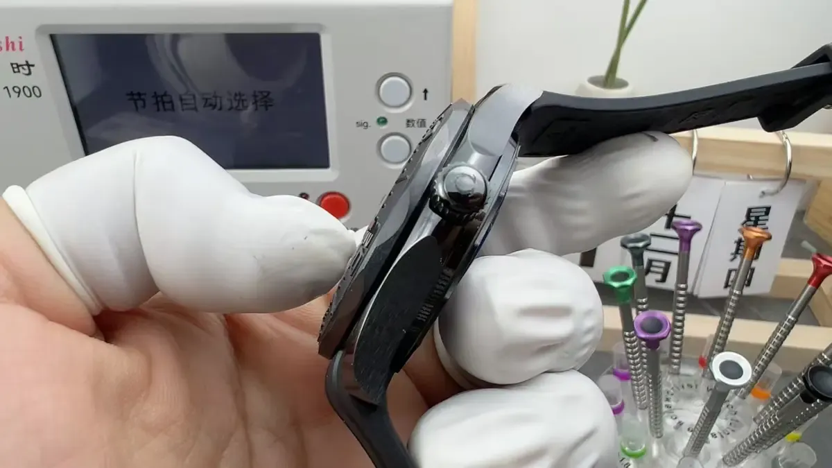 VS欧米茄黑武士8806一体机芯拆解，54小时动储硬核实测