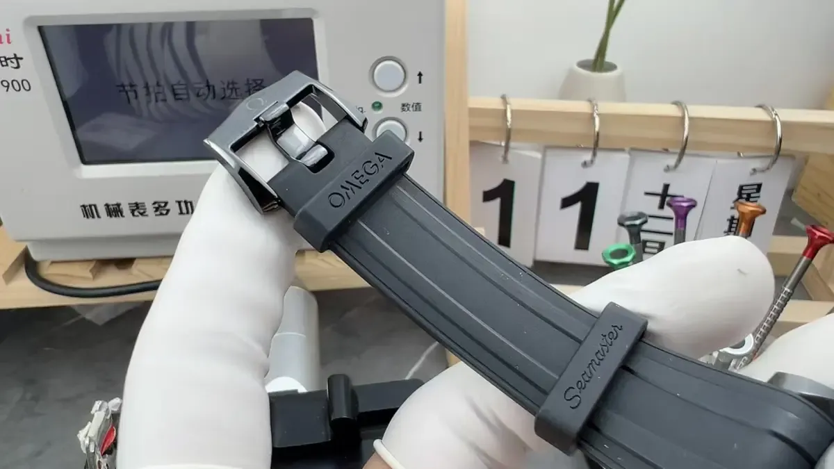 VS欧米茄黑武士8806一体机芯拆解，54小时动储硬核实测