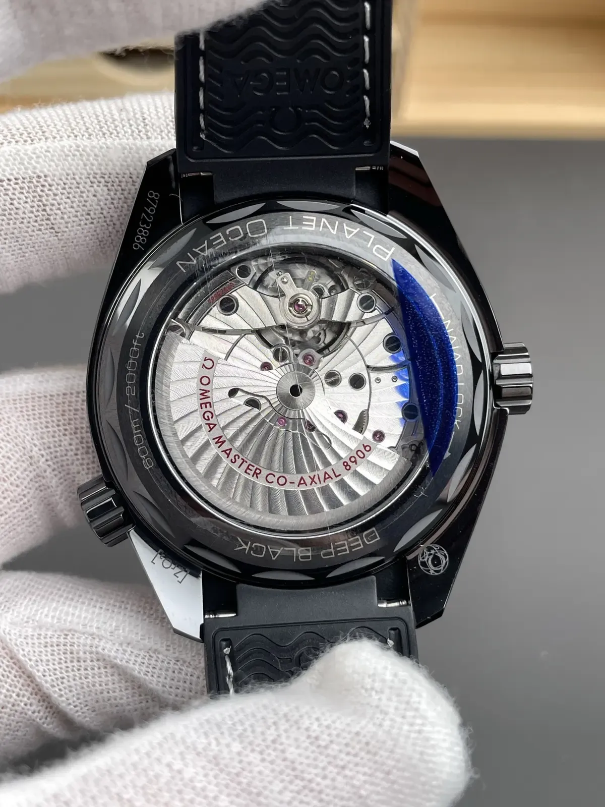 拒绝小厂！VS欧米茄深海之黑真陶瓷+8906两地时芯