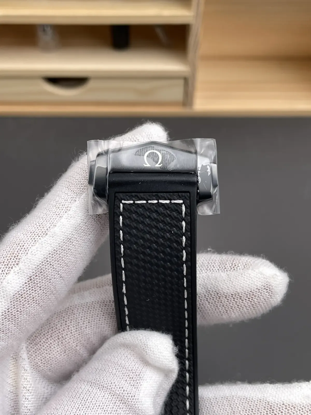 拒绝小厂！VS欧米茄深海之黑真陶瓷+8906两地时芯