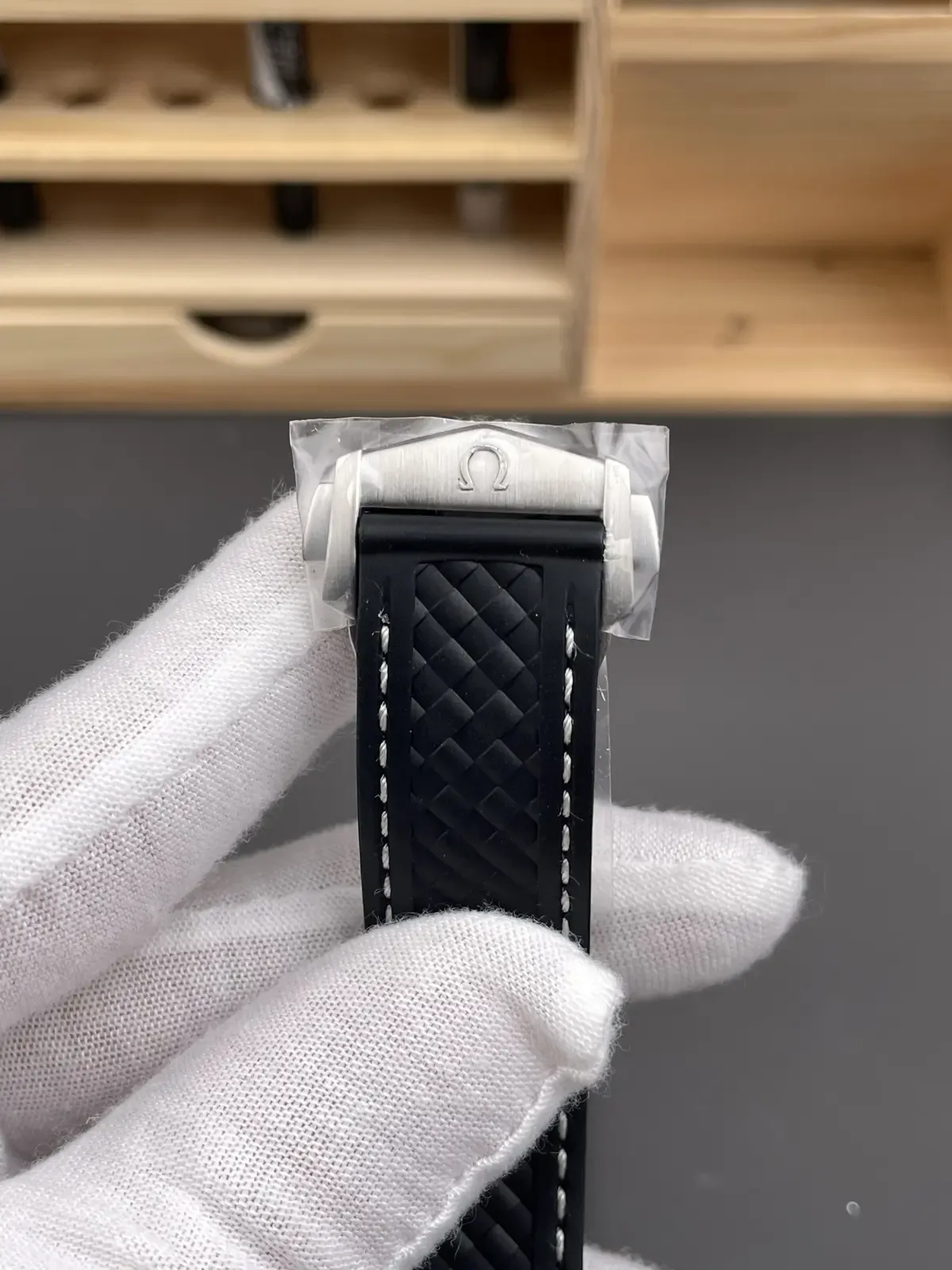 钛金属+世界时！VS欧米茄海马世界时钛版值不值得买？