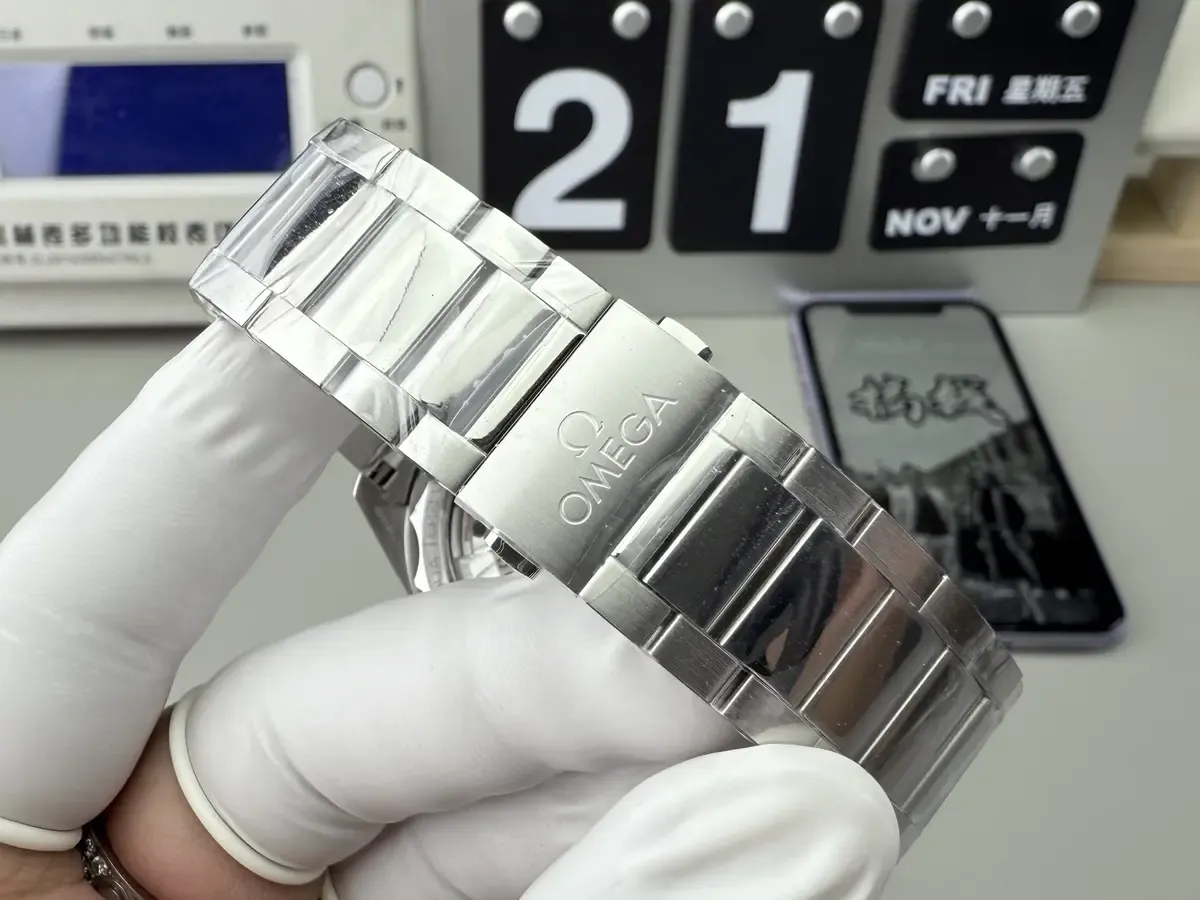 VS厂欧米茄海马150终极测评：8900机芯版本值得买吗？