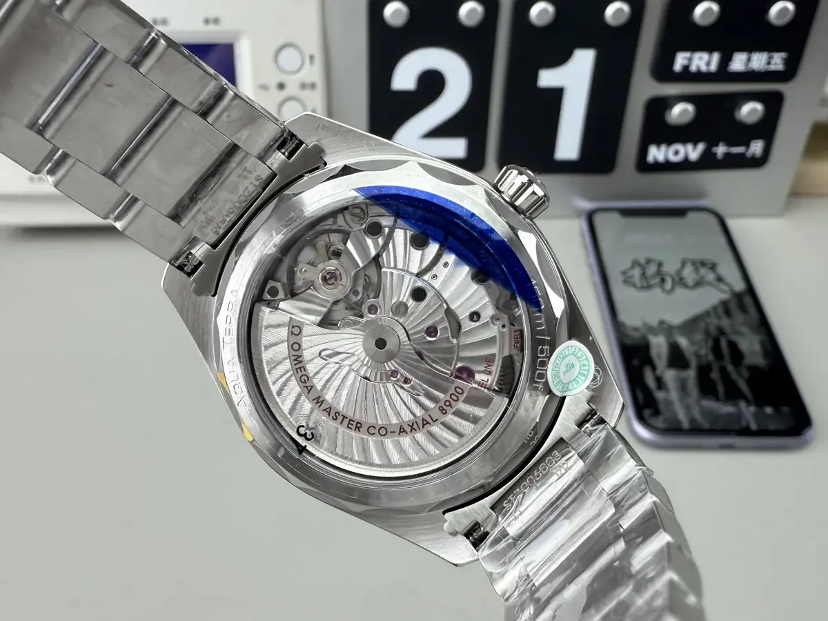 VS厂欧米茄海马150终极测评：8900机芯版本值得买吗？