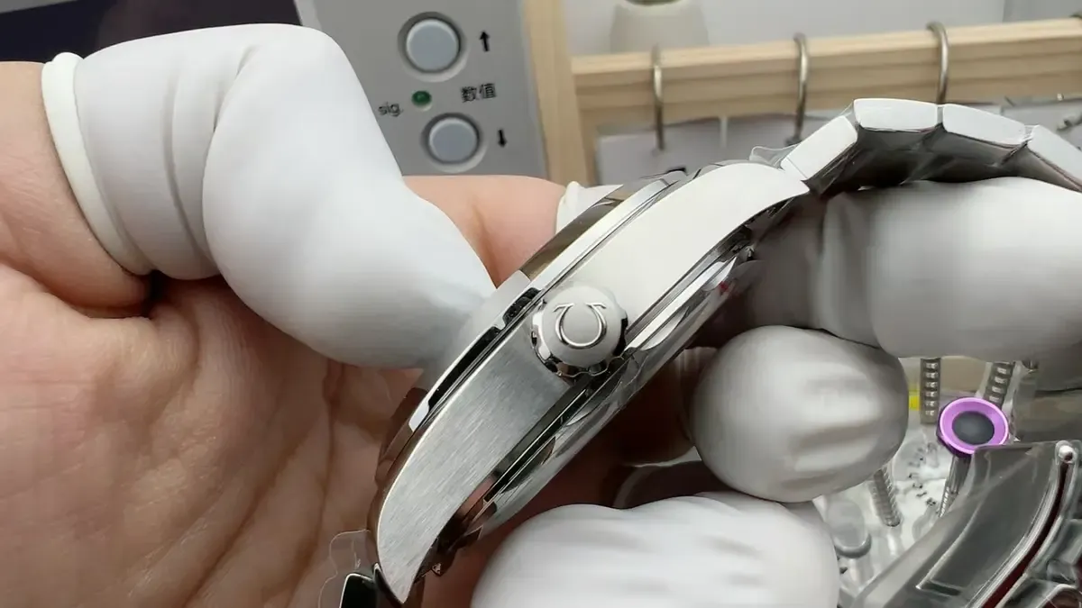 VS厂海马世界时冰蓝一体机芯，对比夹板机一眼辨真假