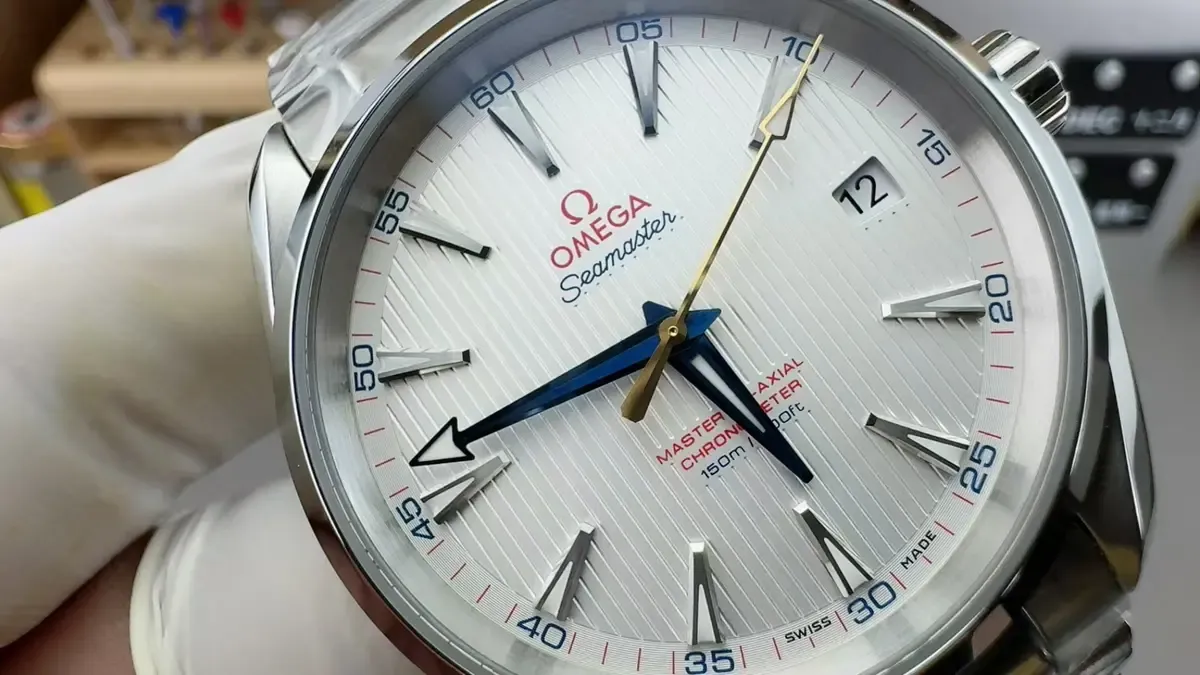 复刻表天花板？VS厂欧米茄海马150对比实测，8500机芯封神