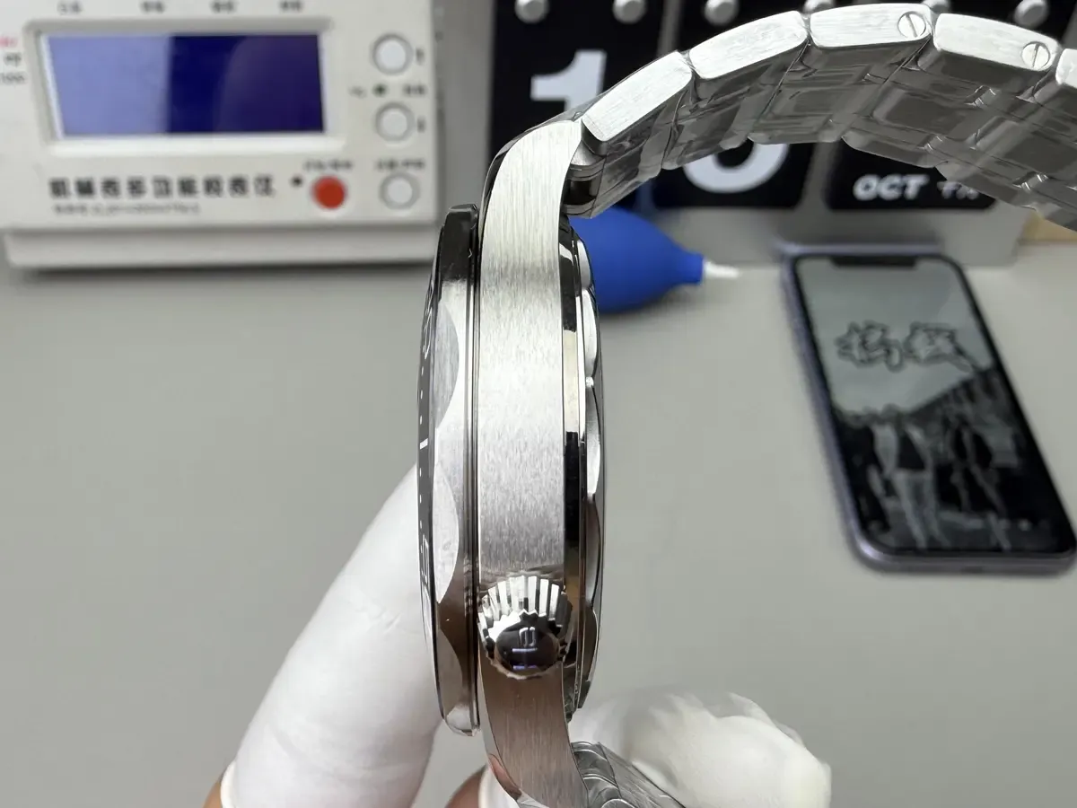 VS厂欧米茄海马300拆机实测，8800机芯稳定性真相揭秘