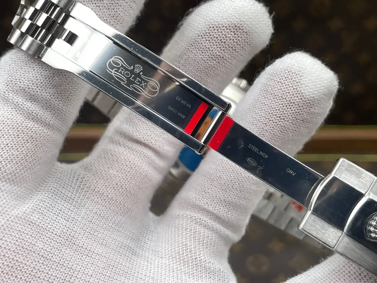 C厂劳力士黑日志拆解实录：3235机芯真的稳吗？