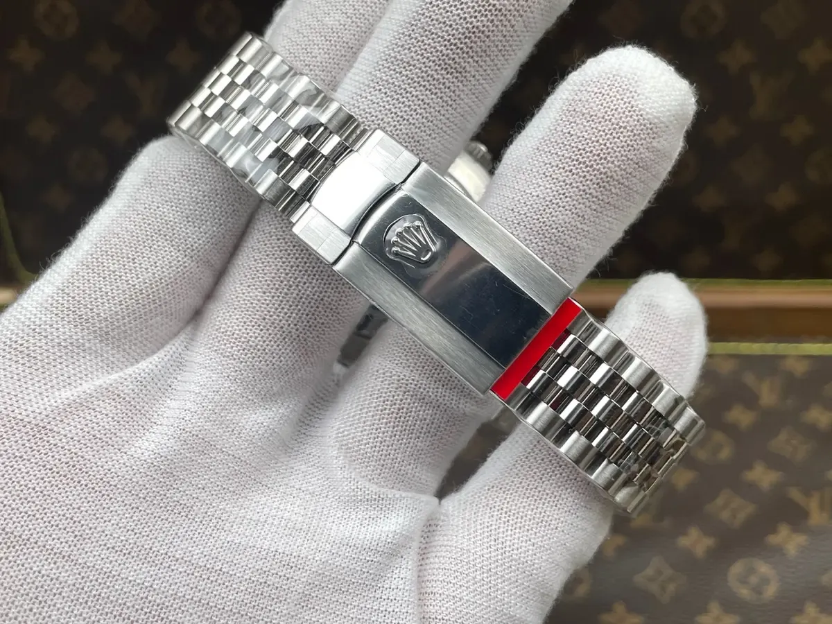 C厂劳力士黑日志拆解实录：3235机芯真的稳吗？