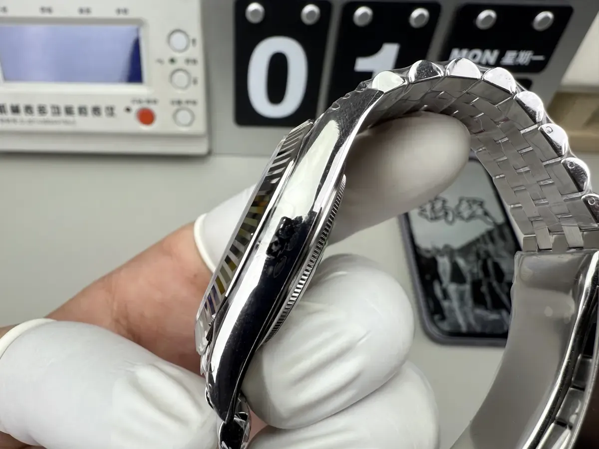 别再买轻飘飘的假货了！VS厂日志V2三重升级，细节控闭眼入