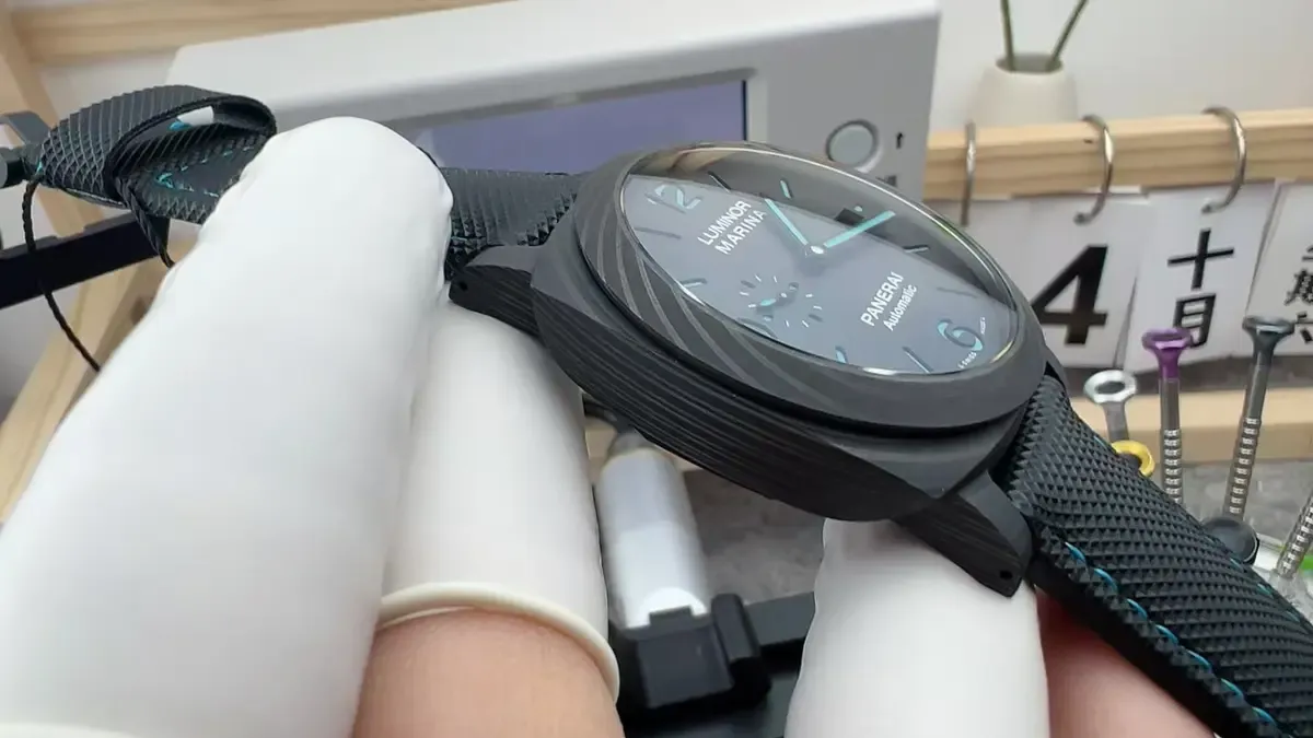 VS厂沛纳海1661实测，碳纤维+钛金属黑科技解析