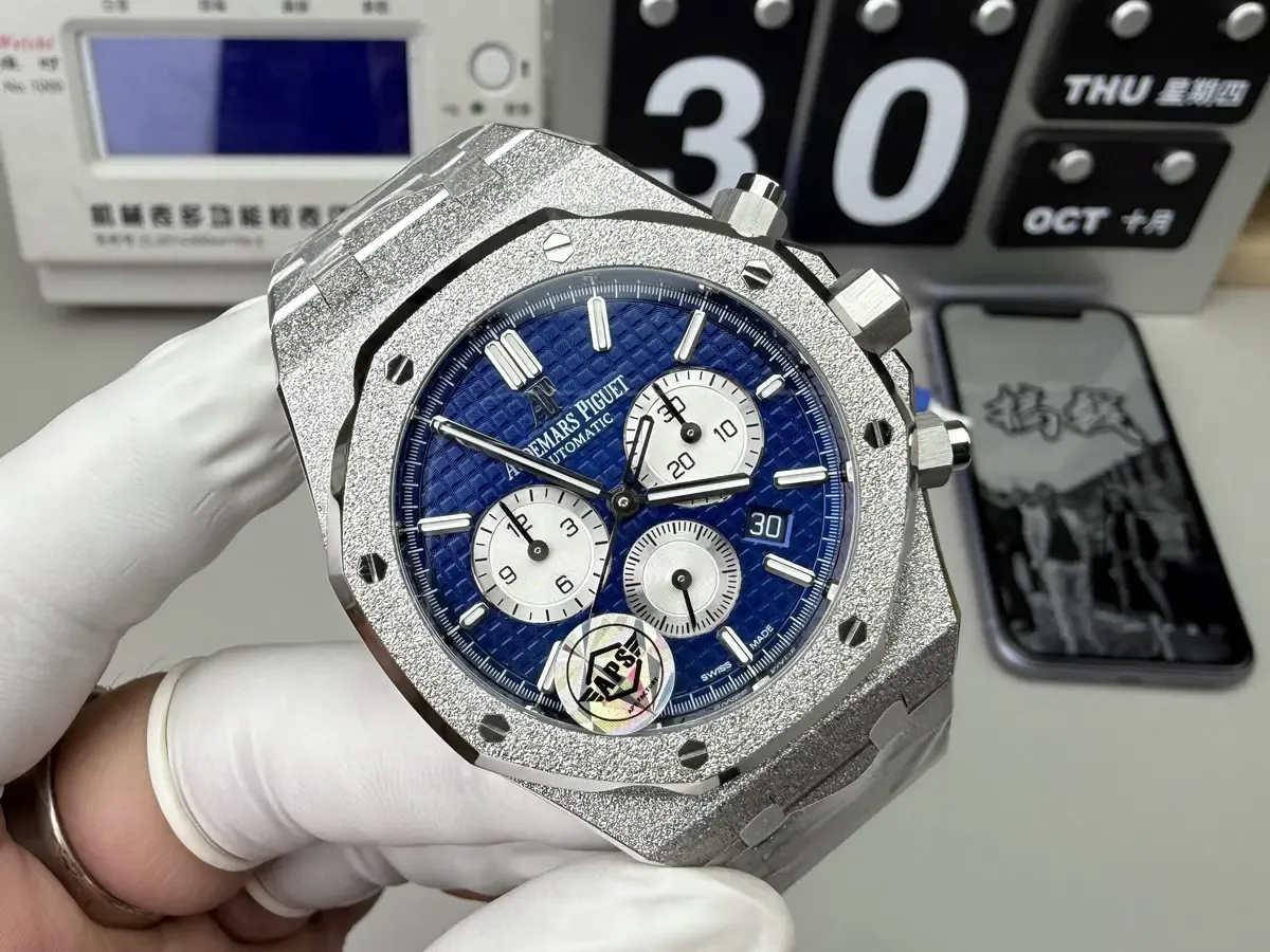 戴上像原装！APS爱彼26331蓝霜金实测，一体4801机芯全解析