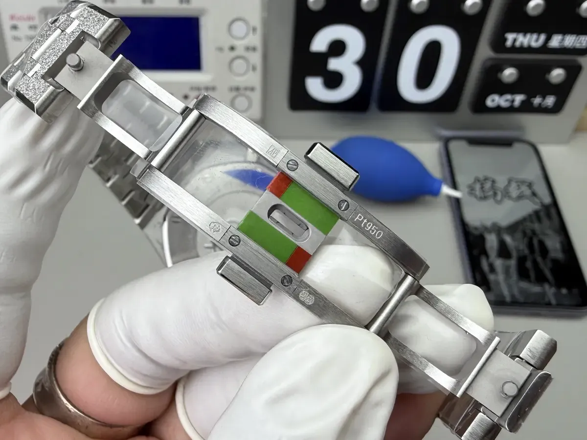 戴上像原装！APS爱彼26331蓝霜金实测，一体4801机芯全解析