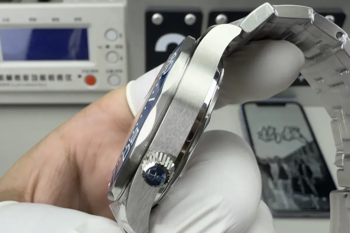 别再被“一眼假”骗了！VS厂欧米茄海马300米V4蓝盘实测