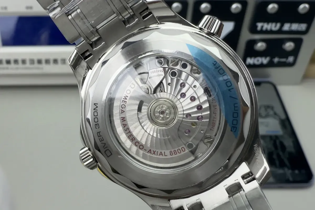 别再被“一眼假”骗了！VS厂欧米茄海马300米V4蓝盘实测