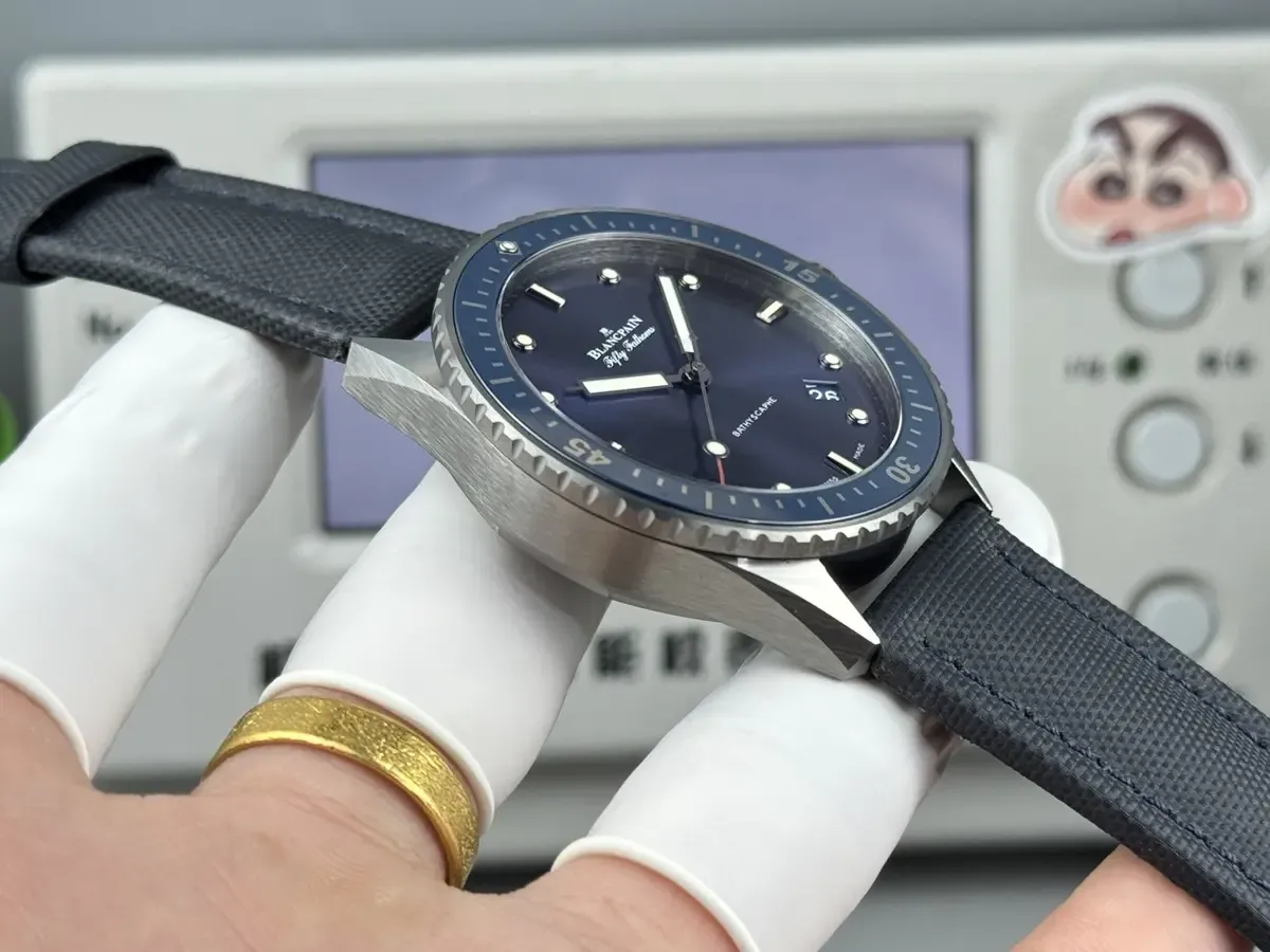 GF厂宝珀五十噚买前必看！陶瓷表壳+夜光效果实测