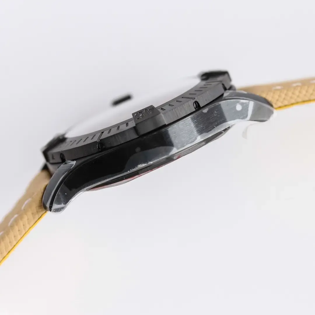 钛金属+炭黑工艺！GF厂百年灵复仇者夜间任务值不值得买？