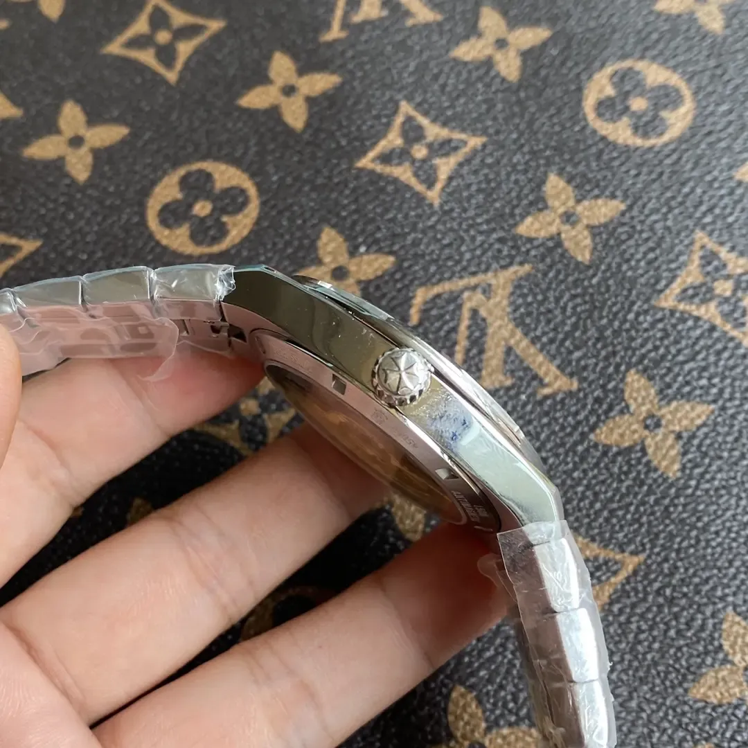 ZF厂江诗丹顿4500V对比8F厂：哪个版本更值得买？