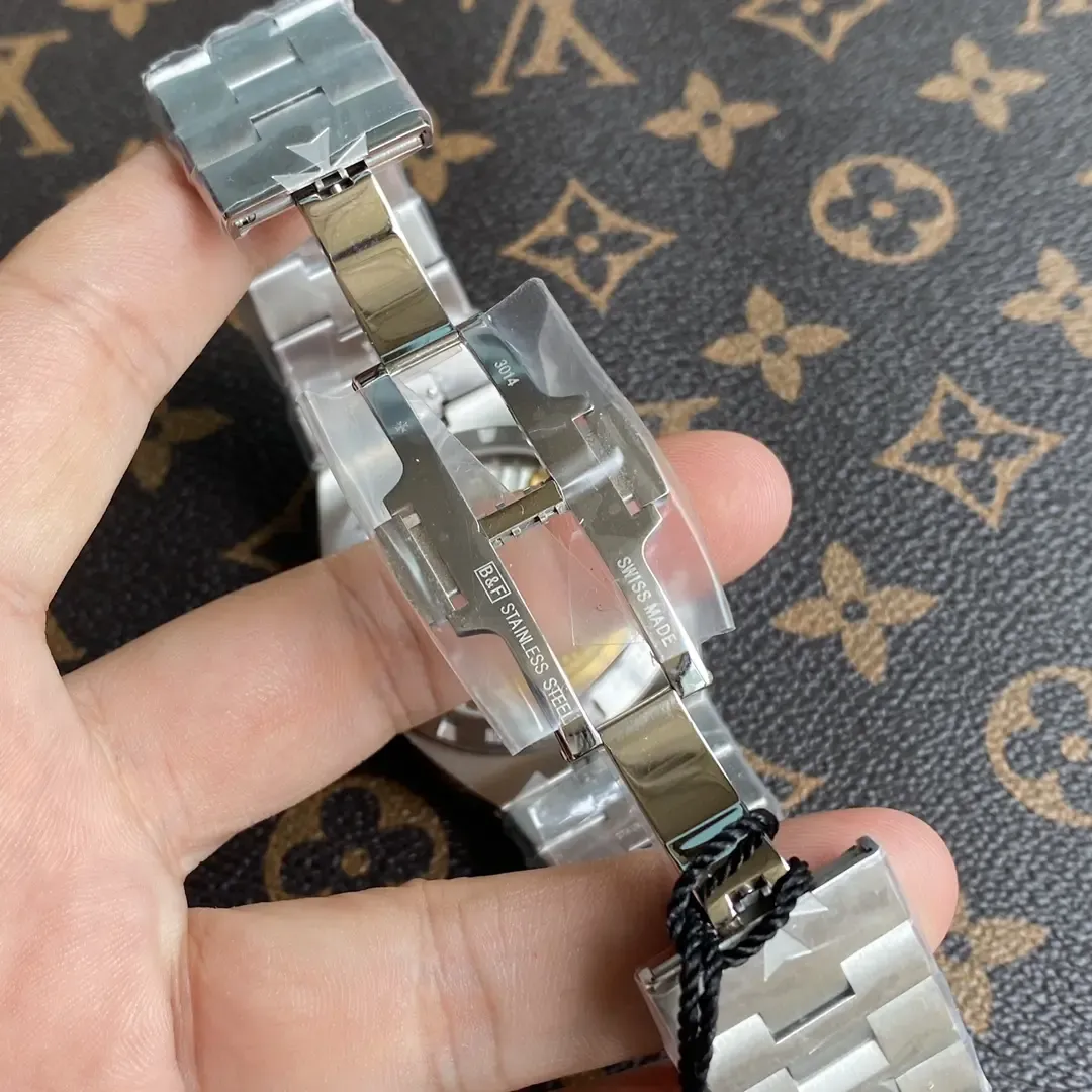 ZF厂江诗丹顿4500V对比8F厂：哪个版本更值得买？