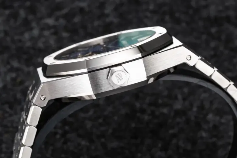 R8厂爱彼26530ST烟熏蓝陀飞轮V3版升级了什么？深度评测