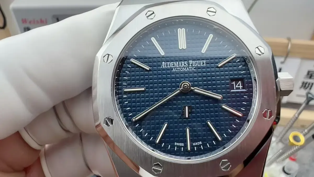 ZF厂爱彼皇家橡树15202对比正品：真假细节差距有多大？