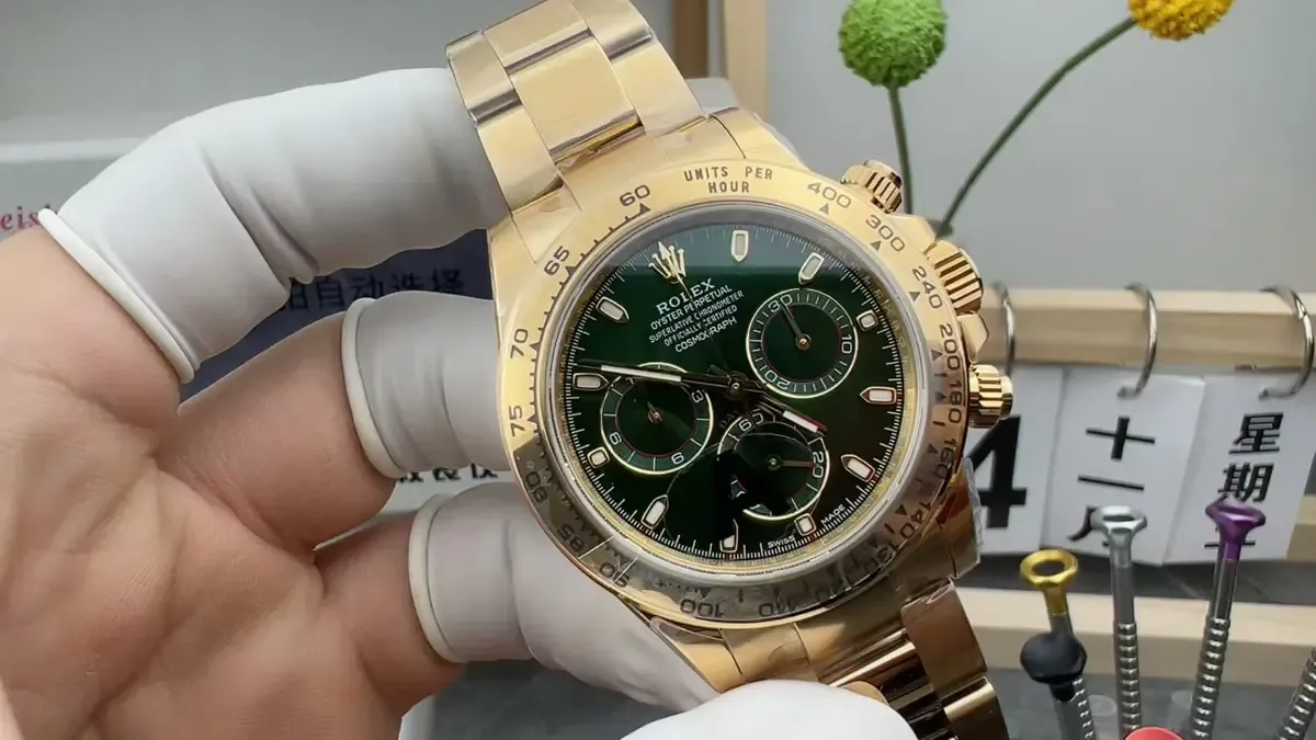 VS劳力士绿金迪V3配重版真假对比：表带、盘面、机芯全解析